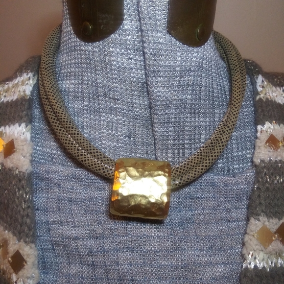 3/$18 Faux Leather & Hammered Gold Reversible Necklace - Picture 2 of 4